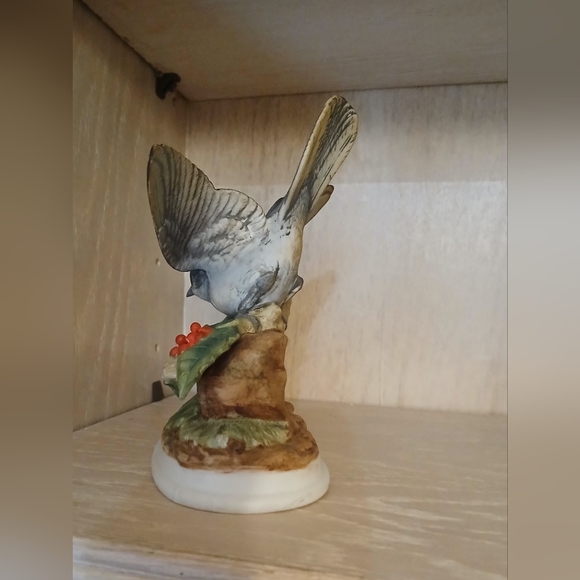 Porcelain Mockingbird Figurine - Picture 4 of 8